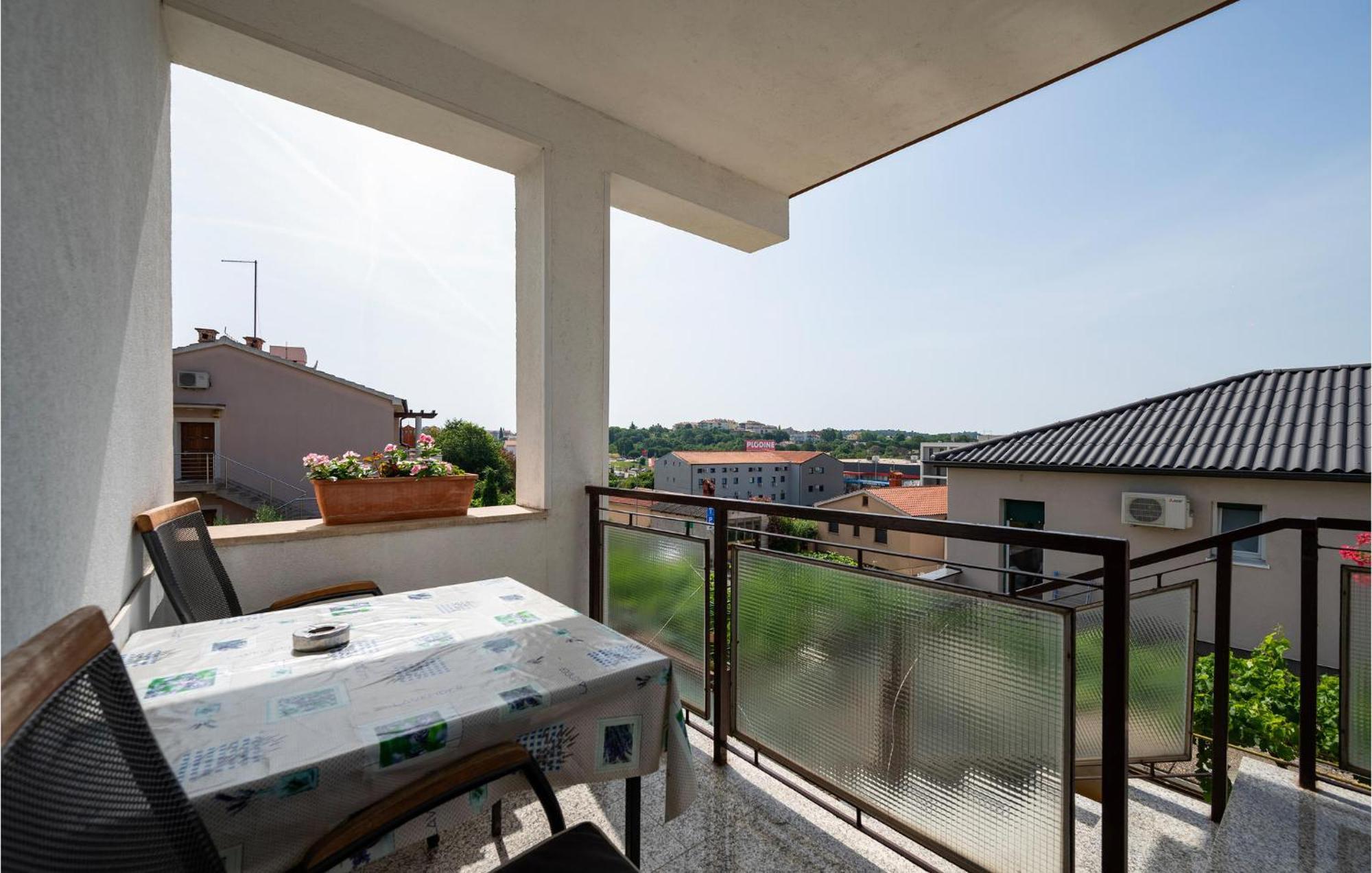 1 Bedroom Cozy Apartment In Pula Exterior foto